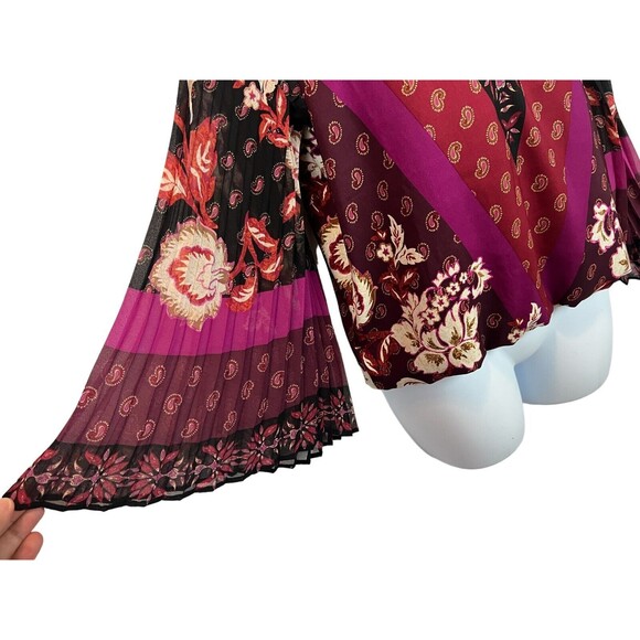 WHBM White House Black Market Top Women's Size S V-Neck Pleated Sleeve Blouse - Picture 2 of 10